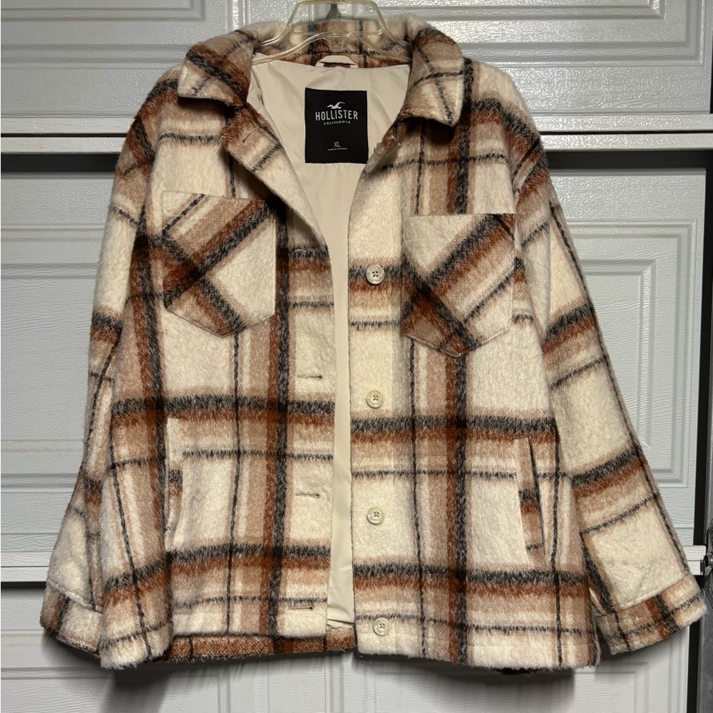 Hollister Women's Checkered Teddy Jacket - Brown and Cream